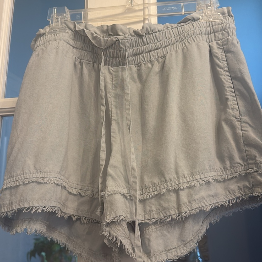 Women's Cloth & Stone Fray Hem Shorts - Picture 2 of 3